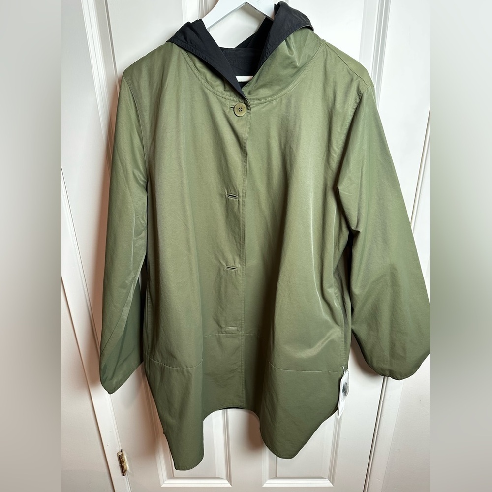 Eileen Fisher Black and green reversible Hooded Raincoat - Picture 9 of 10